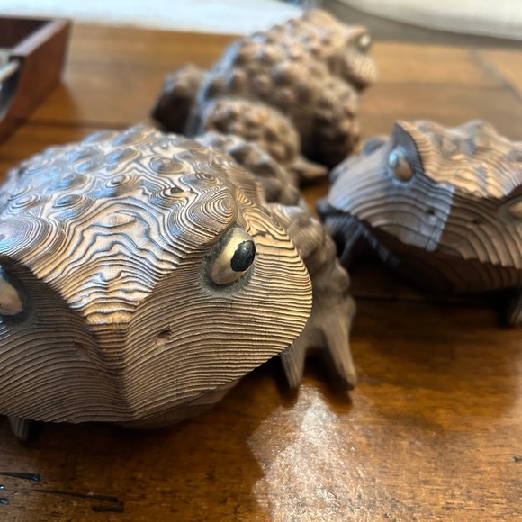 3 cryptomeria Japanese frog carvings - Picture 10 of 10